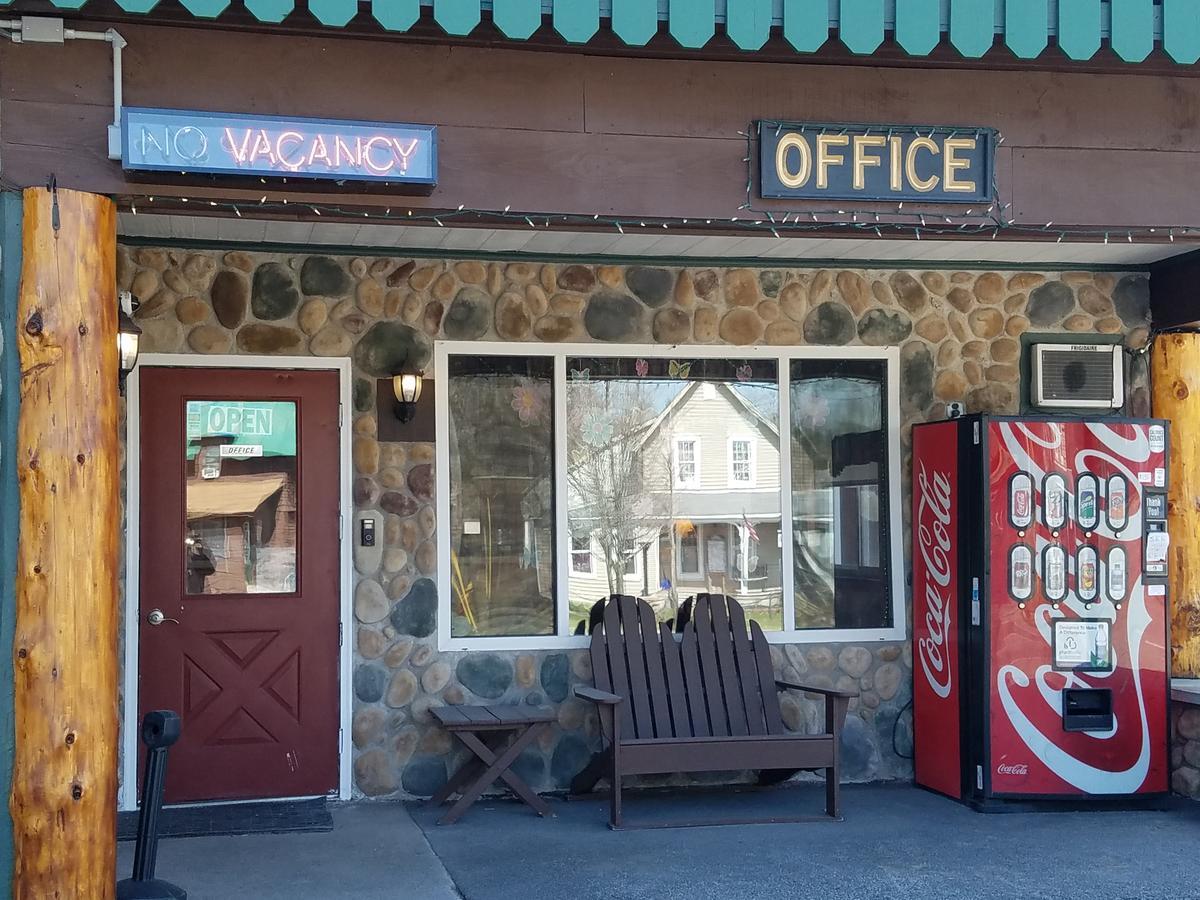 Clark'S Beach Motel Old Forge Εξωτερικό φωτογραφία